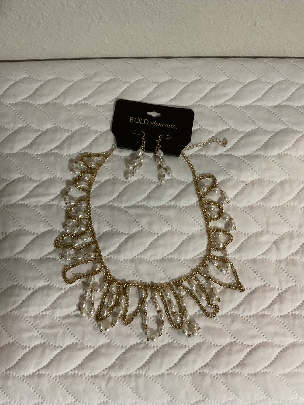 BOLD elements Gold and Clear Pearl Bib Necklace with Drop Earrings